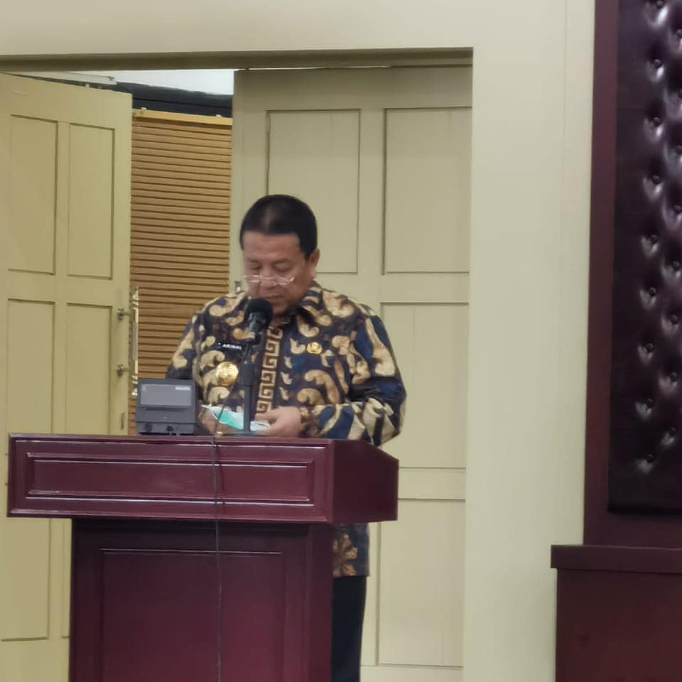 Tangani Covid-19 di Lampung, Gubernur Lampung serahkan Alat Pelindung Diri untuk Rumah Sakit (2)